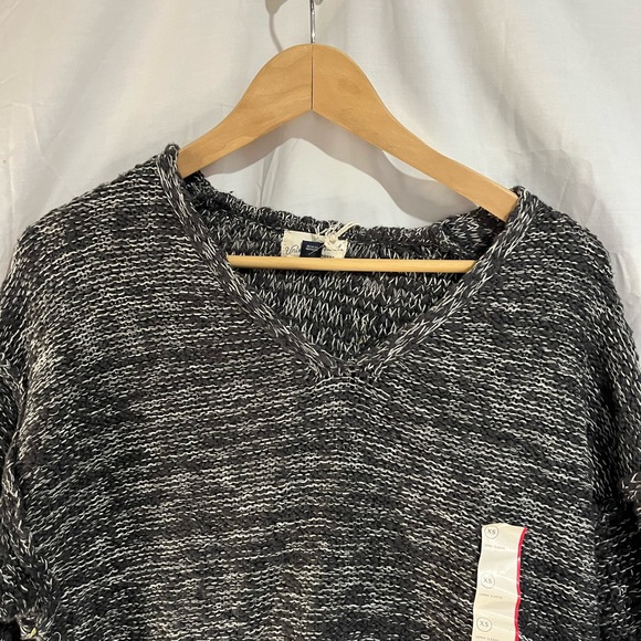 NWT Universal Thread woman’s v neck gray sweater xs - Picture 3 of 4